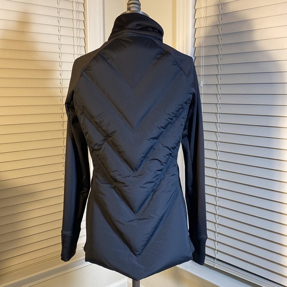 Women’s Athleta puffer jacket with thin sleeves - Picture 5 of 11